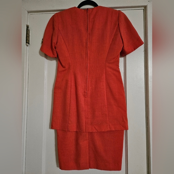 Vintage Petite Sophisticate Dress. Button accent on sleeves - Picture 6 of 6